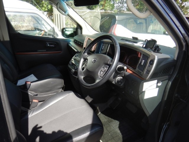 Used Nissan Elgrand 2004 for sale - 76142834: Photo 5