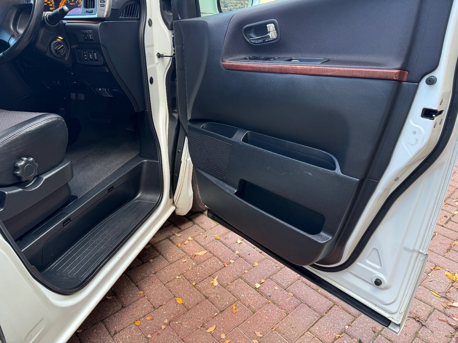 Used Nissan Elgrand 2006 for sale - 75356778: Photo 17