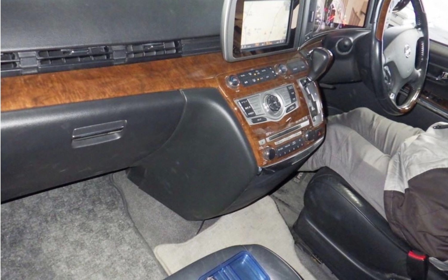 Used Nissan Elgrand 2009 for sale - 76979935: Photo 5