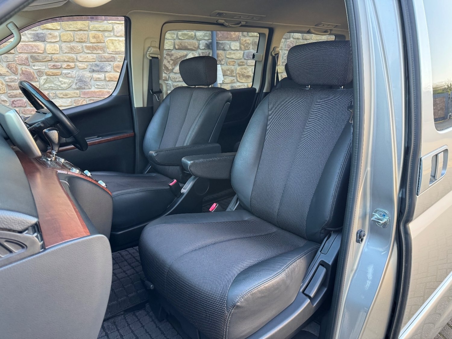 Used Nissan Elgrand 2007 for sale - 76300555: Photo 10