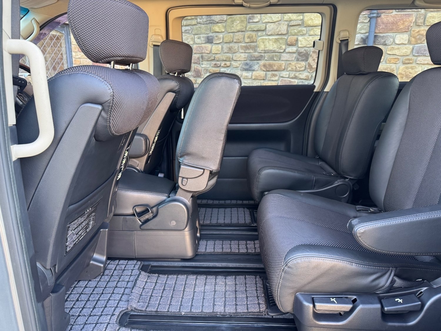 Used Nissan Elgrand 2007 for sale - 76300555: Photo 11