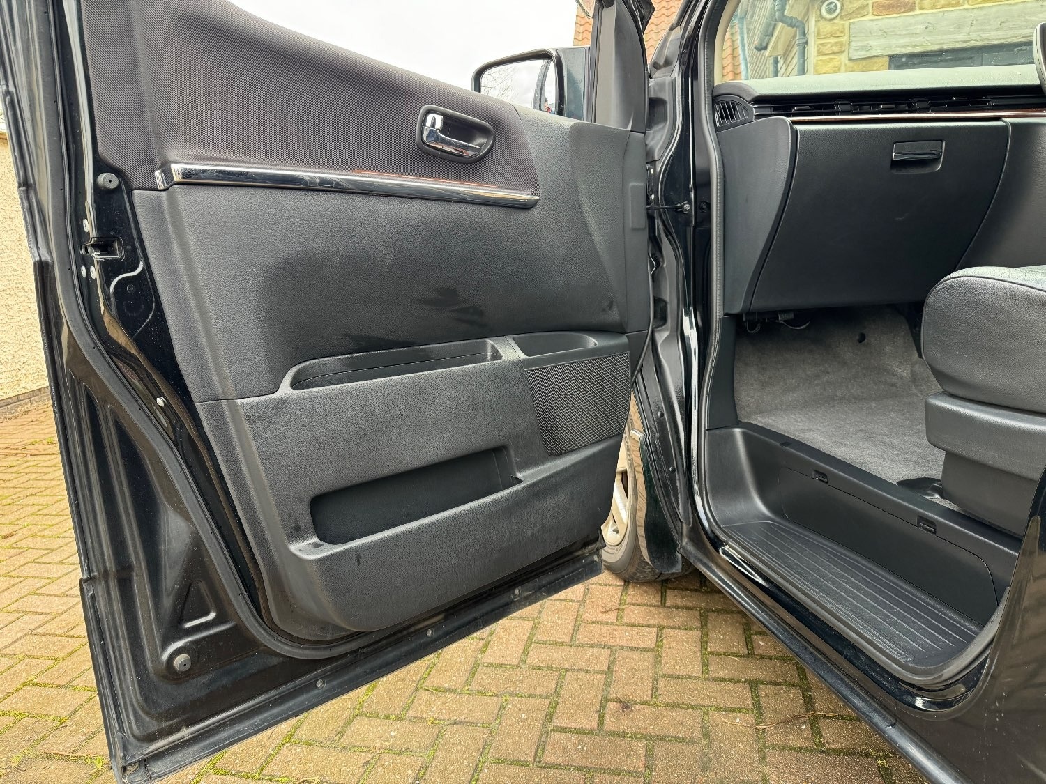 Used Nissan Elgrand 2007 for sale - 75996144: Photo 17