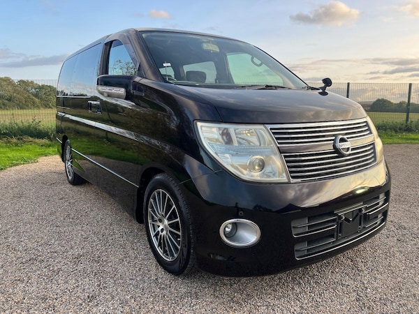 Used Nissan Elgrand 2010 for sale - 67780173: Photo 2