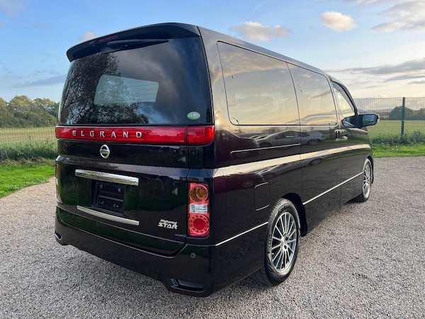 Used Nissan Elgrand 2010 for sale - 67780173: Photo 4