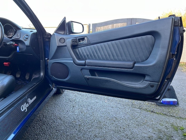 Used Alfa Romeo Spider 2004 for sale - 67714175: Photo 16