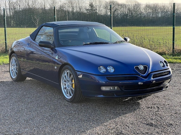 Used Alfa Romeo Spider 2004 for sale - 67714175: Photo 2