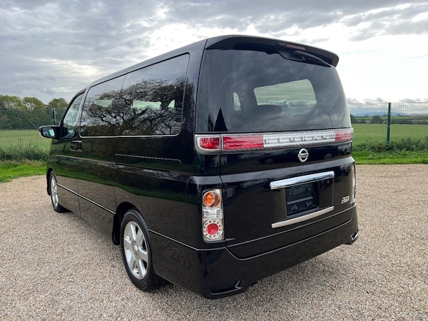 Used Nissan Elgrand 2010 for sale - 67218958: Photo 3