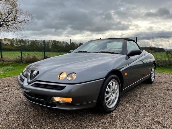 Used Alfa Romeo Spider 2001 for sale - 61453271: Photo 1