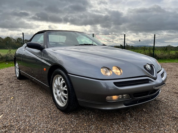 Used Alfa Romeo Spider 2001 for sale - 61453271: Photo 2