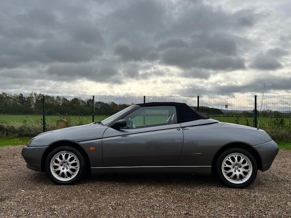 Used Alfa Romeo Spider 2001 for sale - 61453271: Photo 5