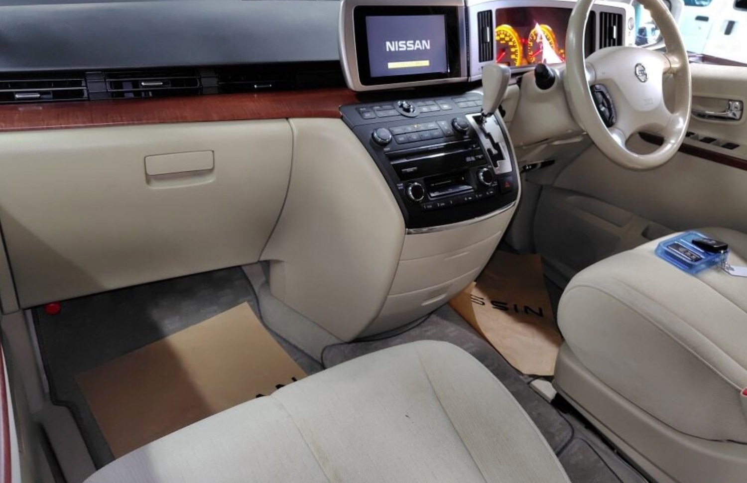 Used Nissan Elgrand 2005 for sale - 76004787: Photo 13