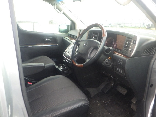 Used Nissan Elgrand 2007 for sale - 77155244: Photo 6