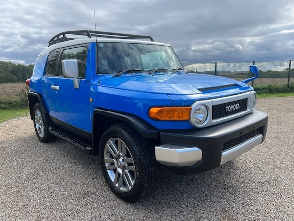 Used Toyota FJ Cruiser 2011 for sale - 74634926: Photo 2