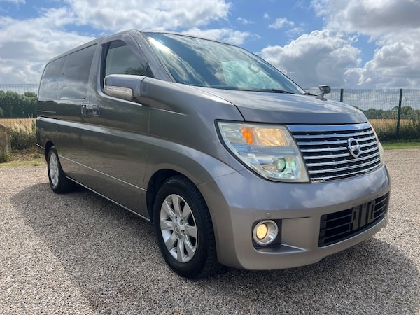 Used Nissan Elgrand 2010 for sale - 73950749: Photo 2