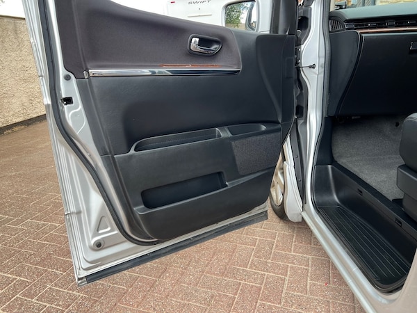Used Nissan Elgrand 2007 for sale - 69886099: Photo 17
