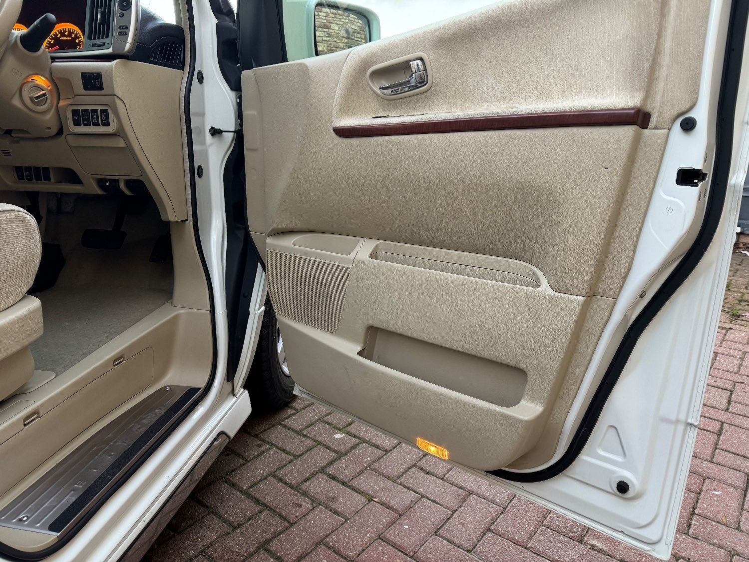 Used Nissan Elgrand 2004 for sale - 75661727: Photo 17