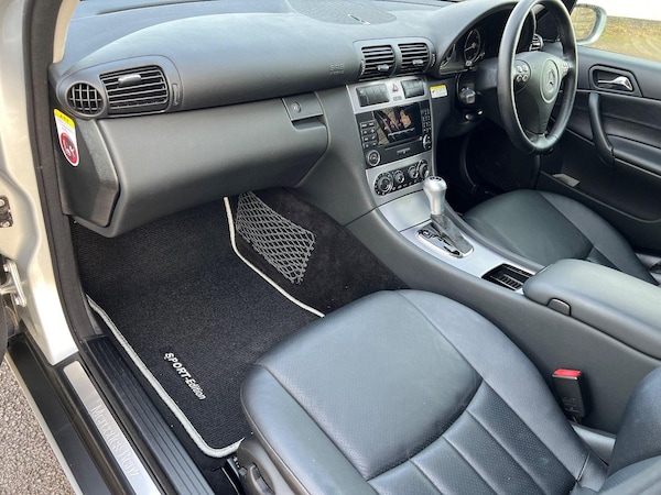 Used Mercedes-Benz C Class 2005 for sale - 68811934: Photo 14