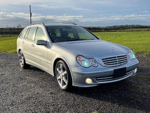 Used Mercedes-Benz C Class 2005 for sale - 68811934: Photo 2