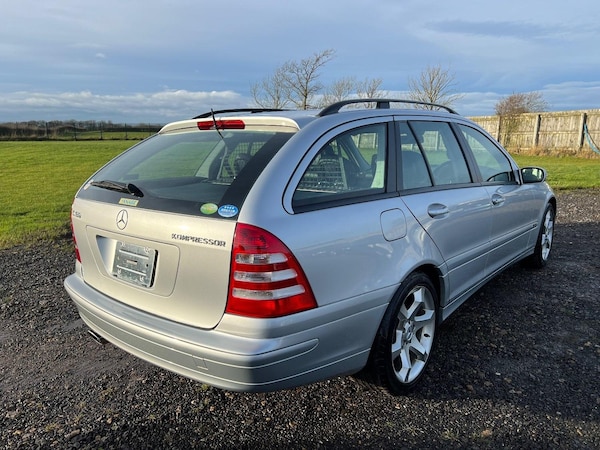 Used Mercedes-Benz C Class 2005 for sale - 68811934: Photo 4