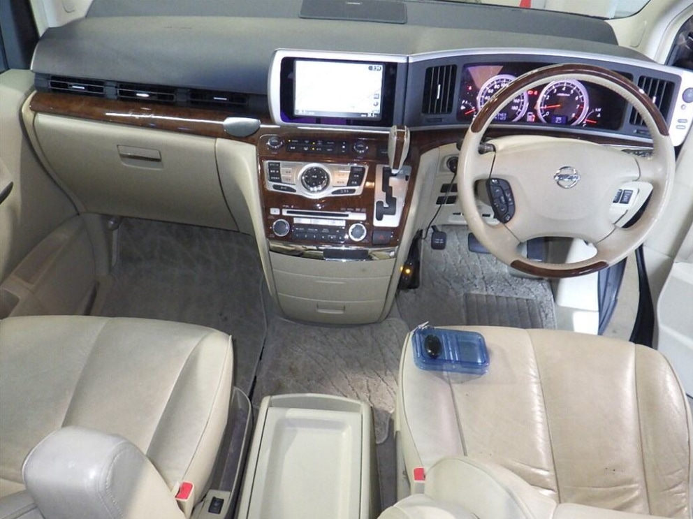 Used Nissan Elgrand 2010 for sale - 76682534: Photo 4