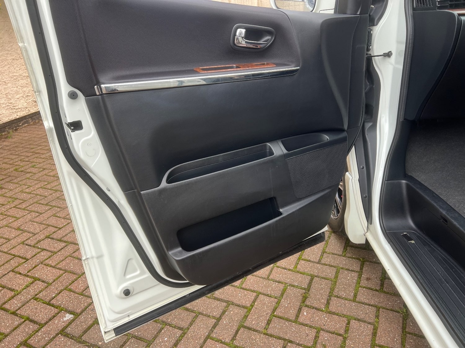 Used Nissan Elgrand 2008 for sale - 75356786: Photo 17