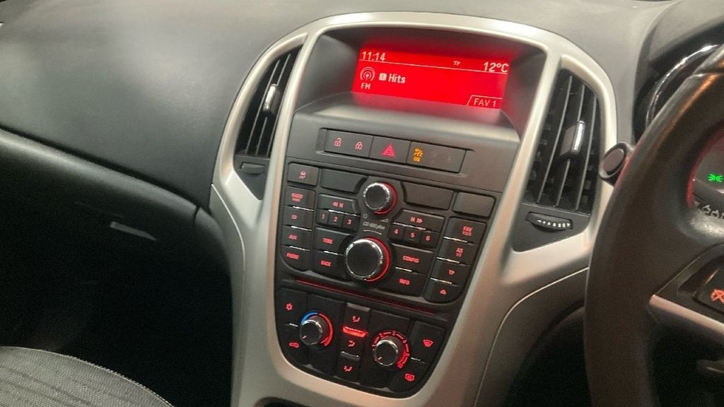 Used Vauxhall Astra 2014 for sale - 77275666: Photo 12