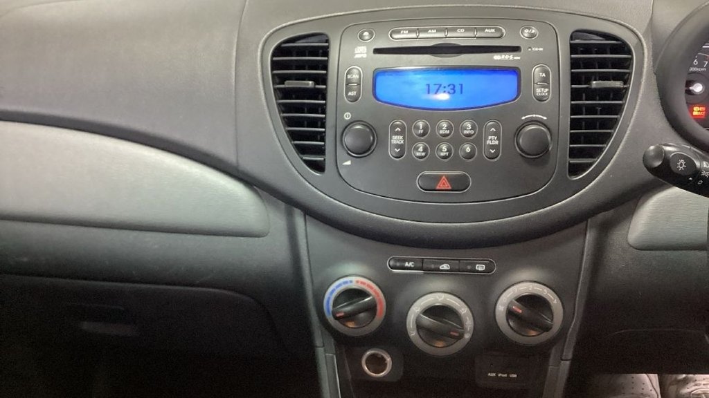 Used Hyundai i10 2011 for sale - 76280292: Photo 13