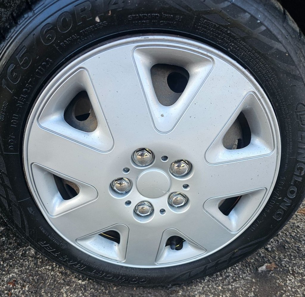 Used Hyundai i10 2011 for sale - 76280292: Photo 21