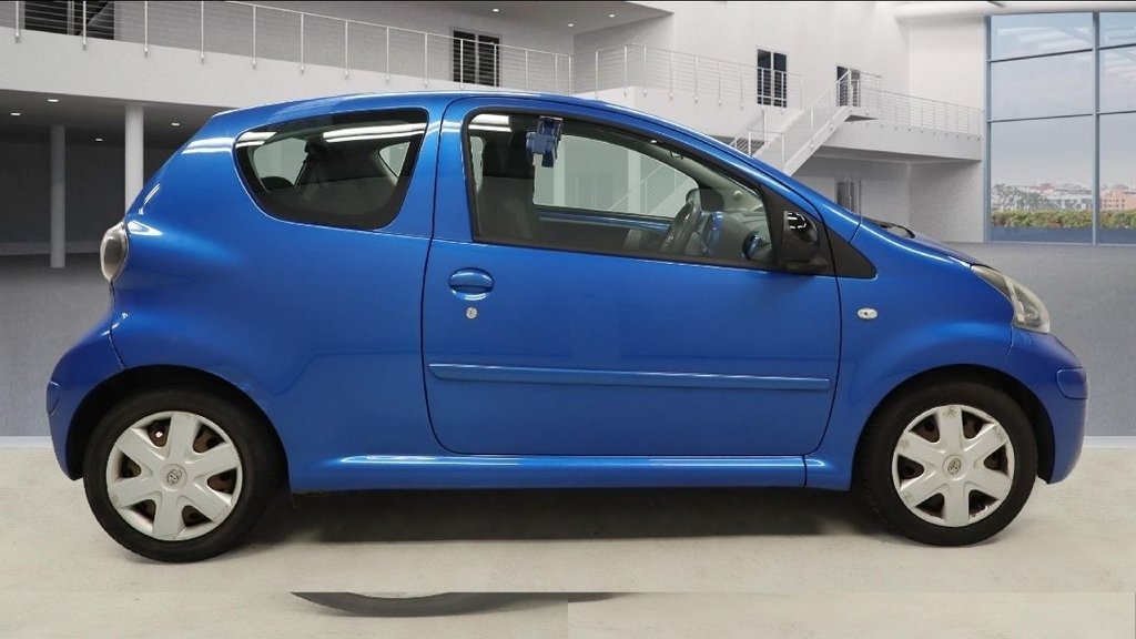 Used Toyota AYGO 2009 for sale - 76118894: Photo 2