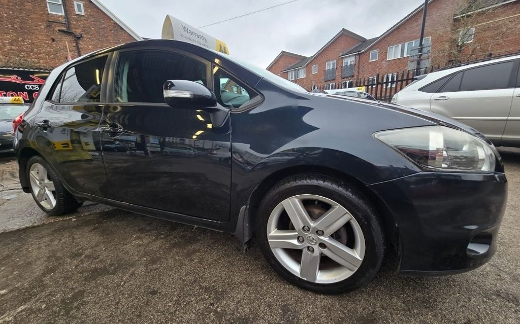 Used Toyota Auris 2011 for sale - 77614105: Photo 2