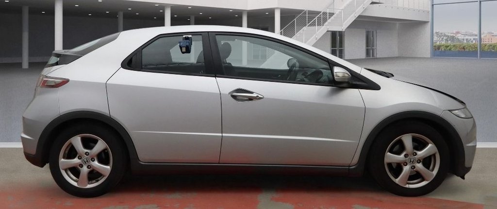 Used Honda Civic 2011 for sale - 77631759: Photo 2