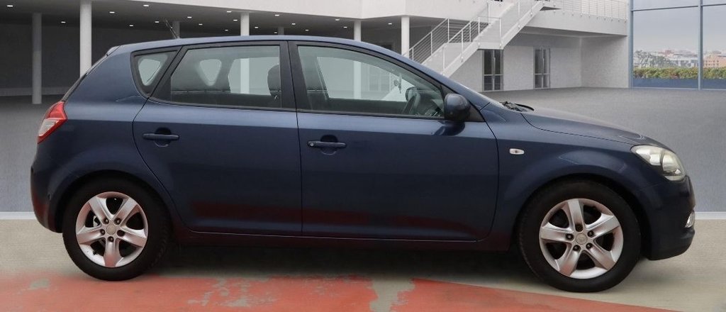 Used Kia Ceed 2011 for sale - 77631789: Photo 2