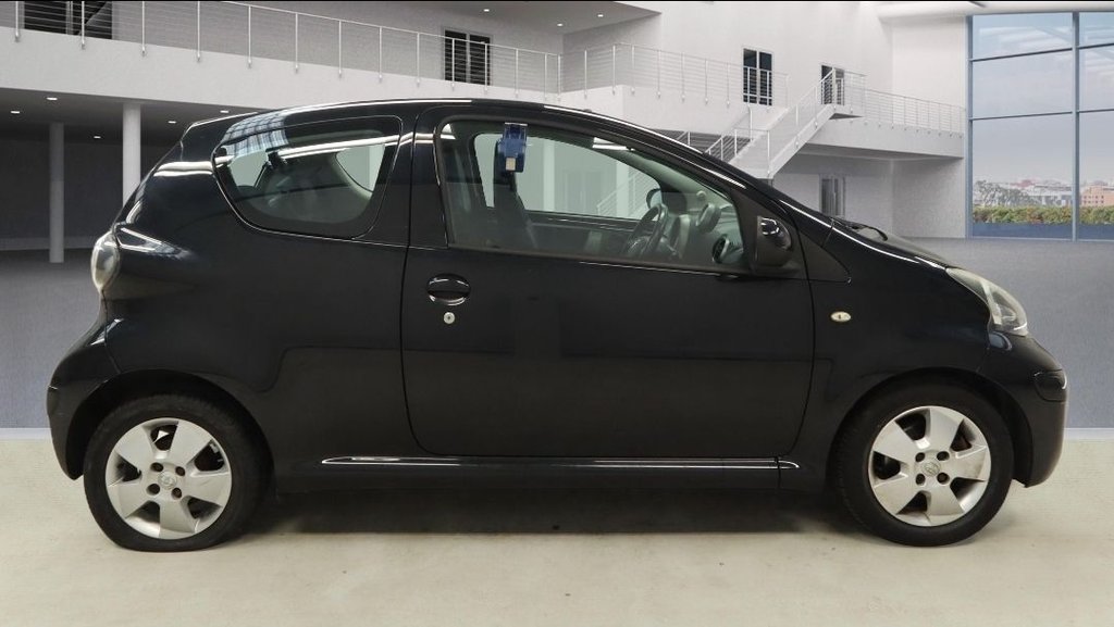 Used Toyota AYGO 2010 for sale - 77884997: Photo 2
