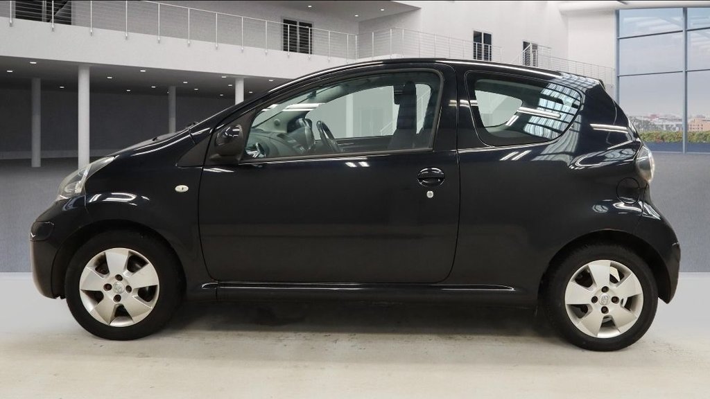 Used Toyota AYGO 2010 for sale - 77884997: Photo 5