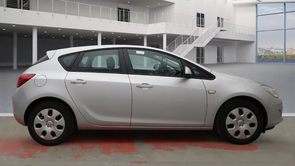 Used Vauxhall Astra 2011 for sale - 77075462: Photo 2