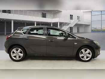 Used Vauxhall Astra 2012 for sale - 76139859: Photo 2