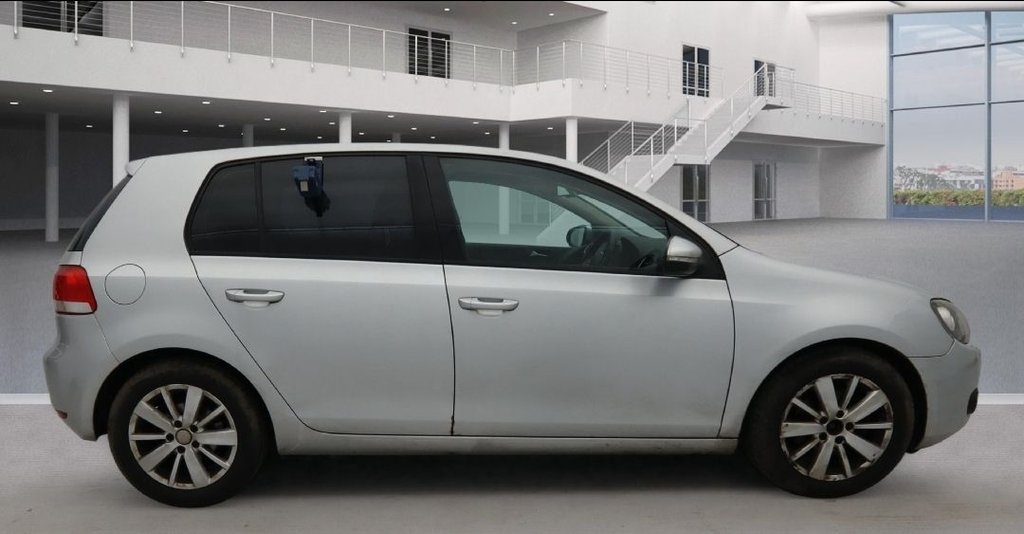 Used Volkswagen Golf 2010 for sale - 76966261: Photo 2