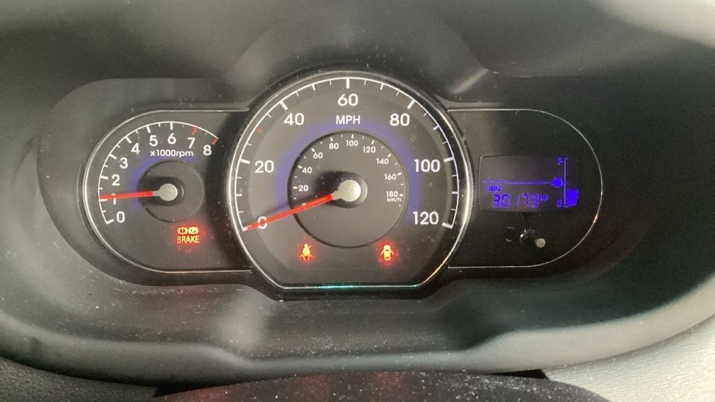 Used Hyundai i10 2013 for sale - 76514561: Photo 11