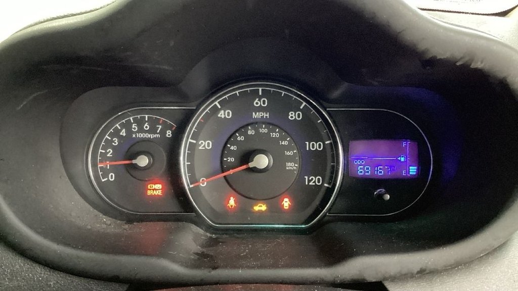 Used Hyundai i10 2014 for sale - 76698759: Photo 11