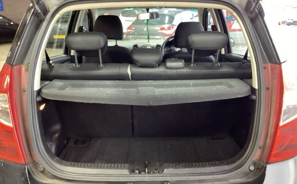 Used Hyundai i10 2014 for sale - 76698759: Photo 16