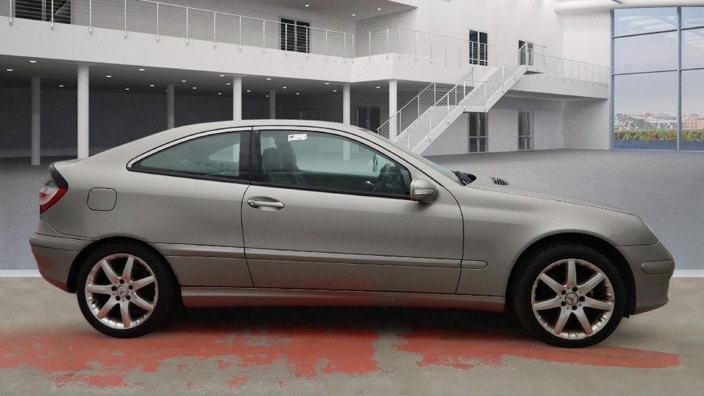 Used Mercedes-Benz C Class 2006 for sale - 77065336: Photo 2
