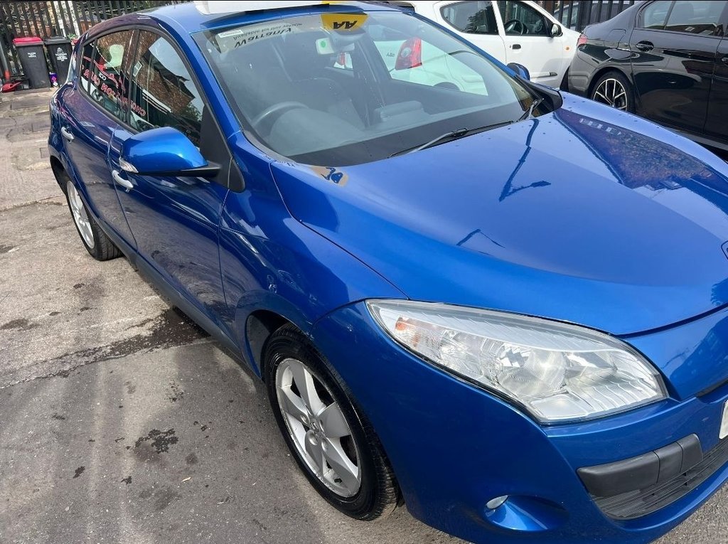 Used Renault Megane 2011 for sale - 76106089: Photo 2