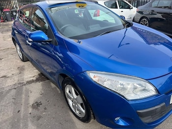 Used Renault Megane 2011 for sale - 76106089: Photo 2