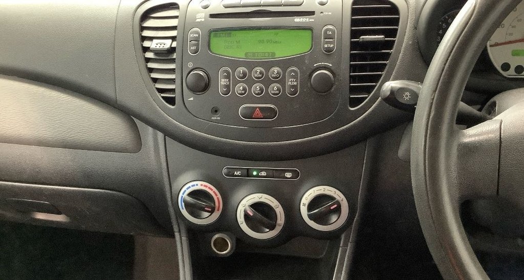 Used Hyundai i10 2011 for sale - 77765300: Photo 12