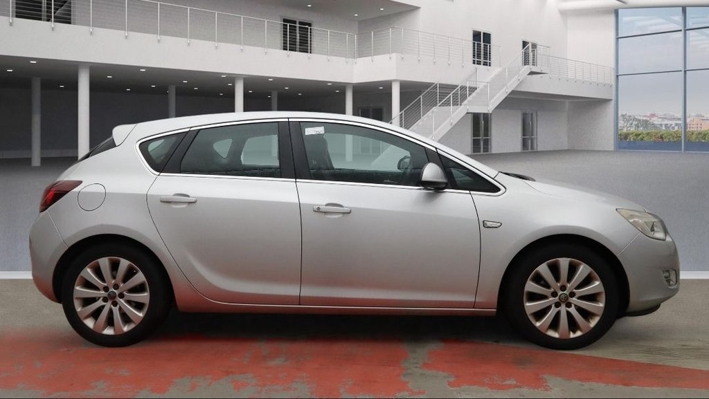 Used Vauxhall Astra 2010 for sale - 77953138: Photo 2