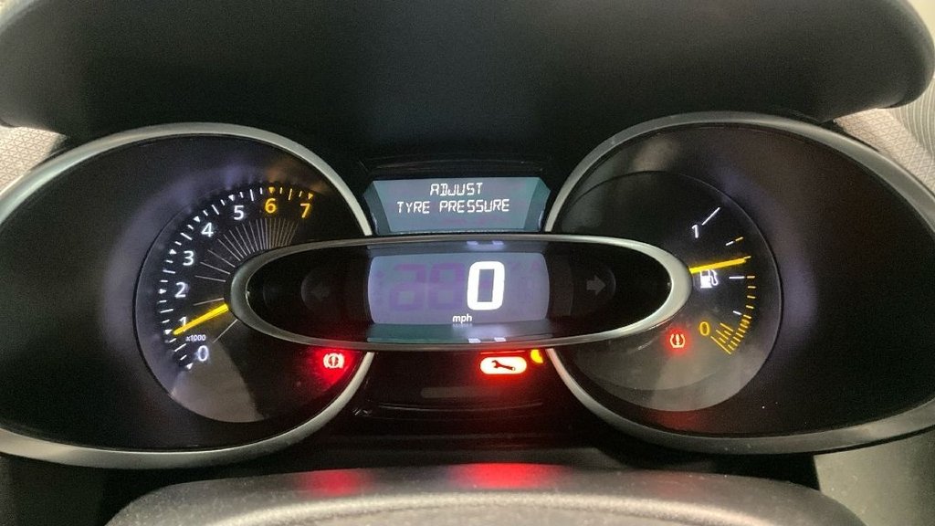 Used Renault Clio 2015 for sale - 76966258: Photo 11