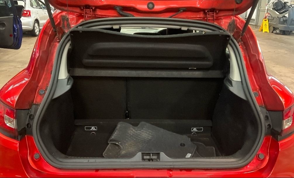 Used Renault Clio 2015 for sale - 76966258: Photo 16