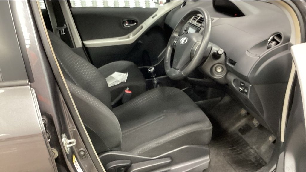 Used Toyota Yaris 2011 for sale - 77941669: Photo 10