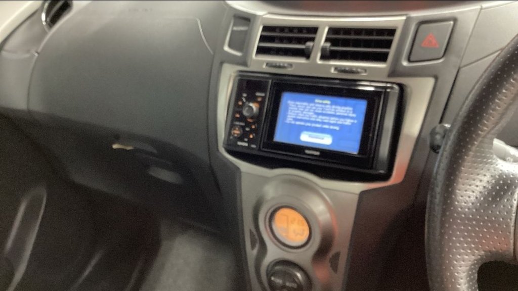 Used Toyota Yaris 2011 for sale - 77941669: Photo 11