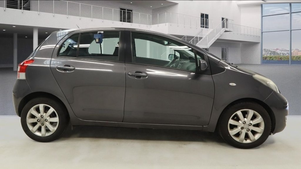 Used Toyota Yaris 2011 for sale - 77941669: Photo 2